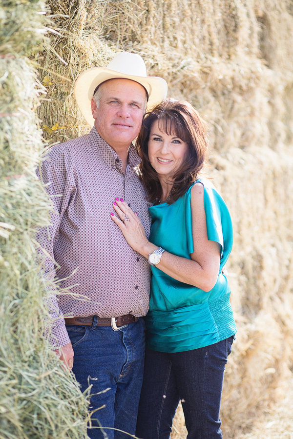 buckeye-farm-family-couple-portrait-photographer-barley-wheat-field004