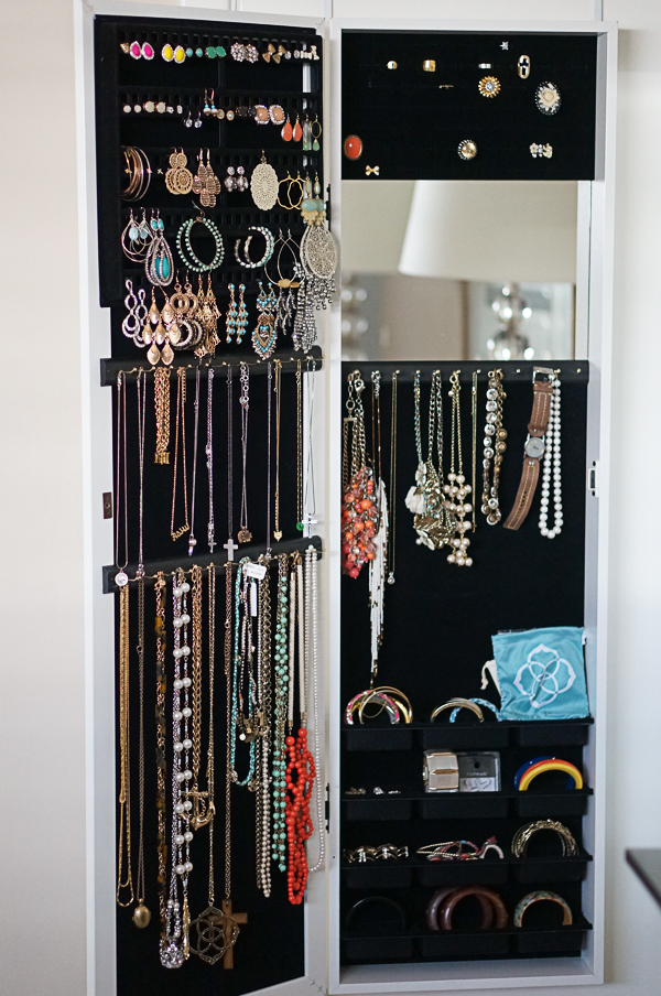 over-the-door-closet-jewelry-organizer-blogger-fashion-lifestyle-112