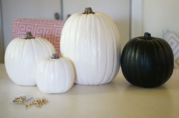 pumpkin-halloween-decoration-DIY-nailhead-upholstery-nails-pumpkin-thanksgiving-decor-001
