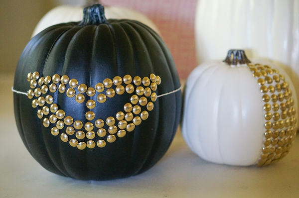 pumpkin-halloween-decoration-DIY-nailhead-upholstery-nails-pumpkin-thanksgiving-decor-004