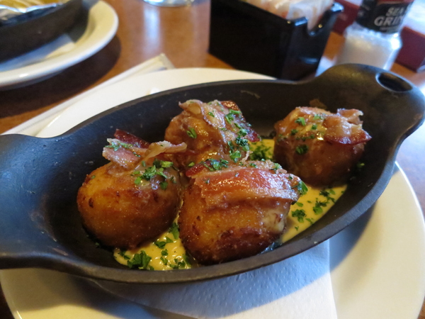 tgifridays-front-row-phoenix-food-blogger-new-menu-tasting-downtown-bacon-macaroni-cheese-balls