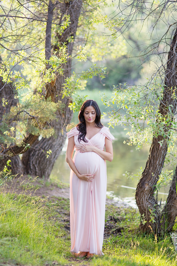 diana-elizabeth-photography-brenna-heater-baby-girl-maternity-prescott-phoenix-arizona-maternity-photographer-forest-woods-free-people-romantic-pink-maternity-dress029