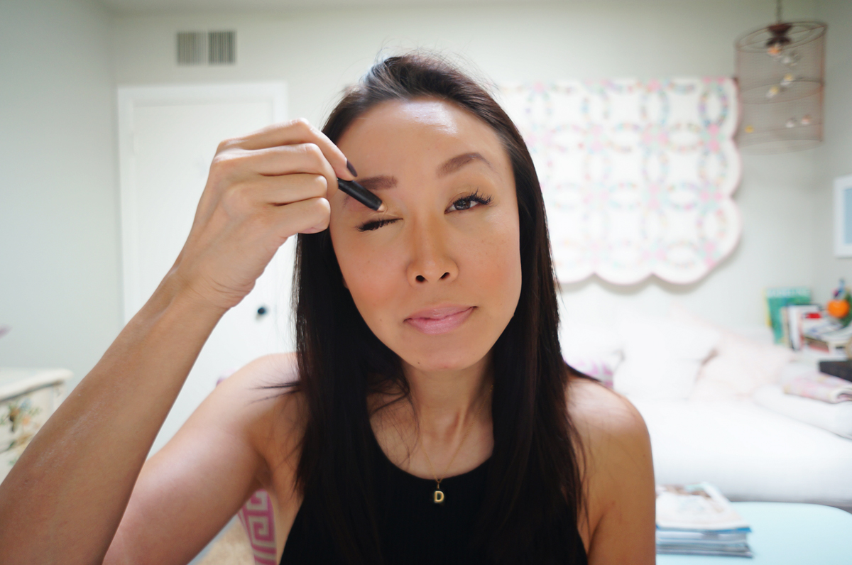 loreal-all-about-eyes-tutorial-lashes-eyeliner-basic-face-1