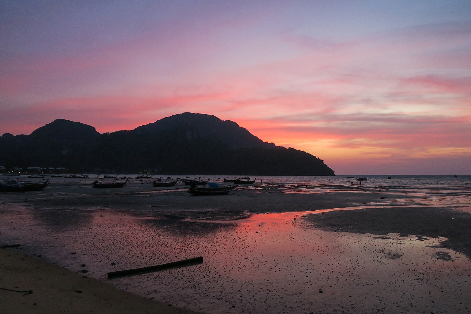 Koh phi phi island sunset low tide 