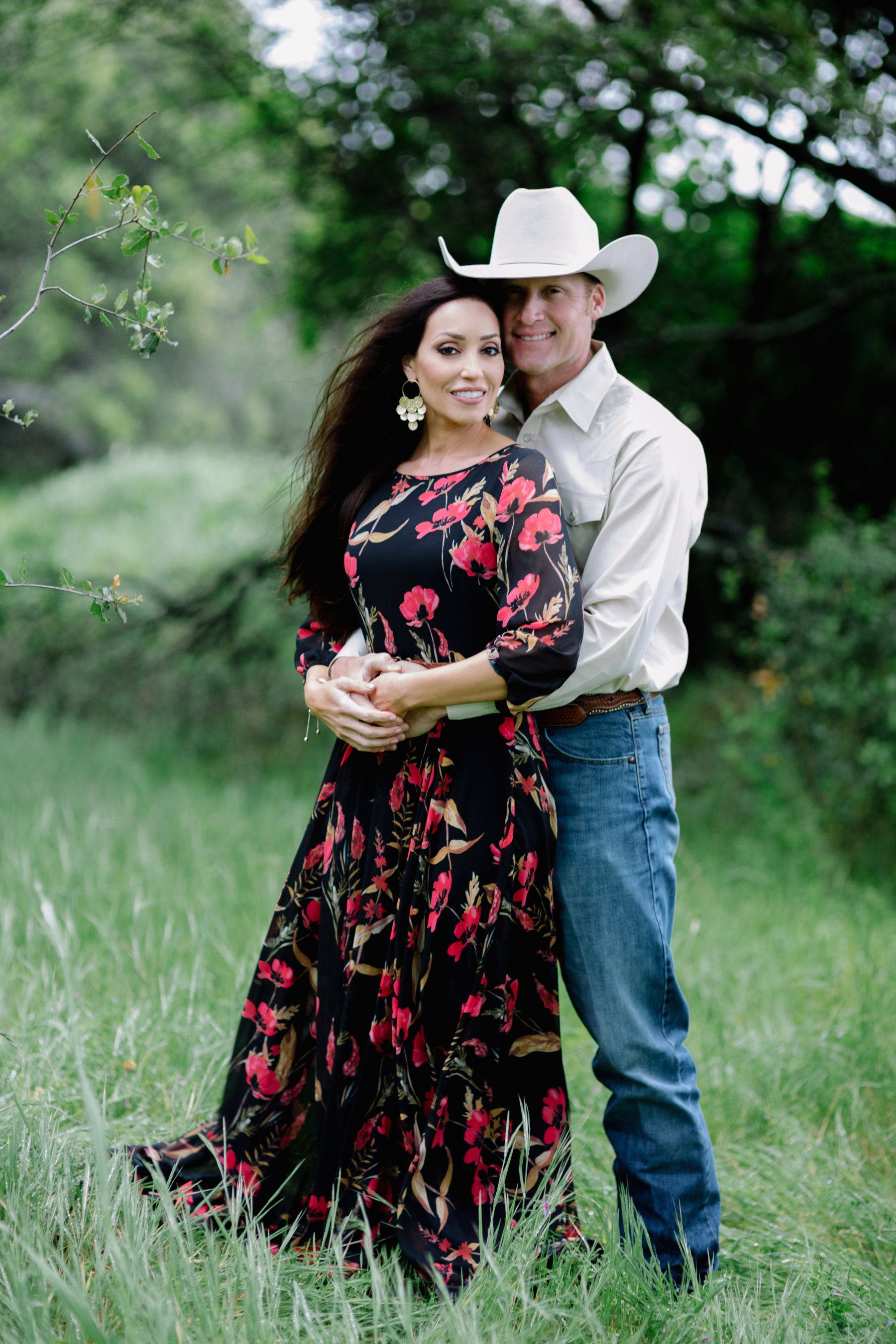 cowboy hat engagement session by the lake and woods in Northern California - Diana Elizabeth photography - www.dianaelizabeth.com