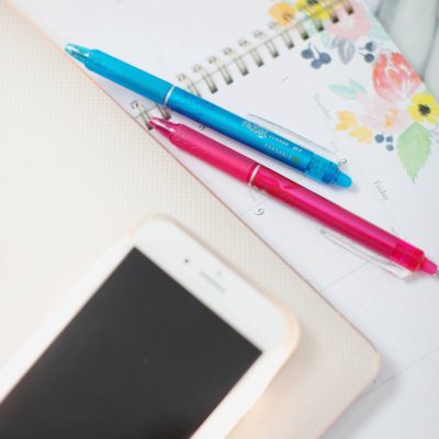 Favorite blogger desktop accessories and things to help with work like lumee cell phone case and mophie, erasable pens and planner