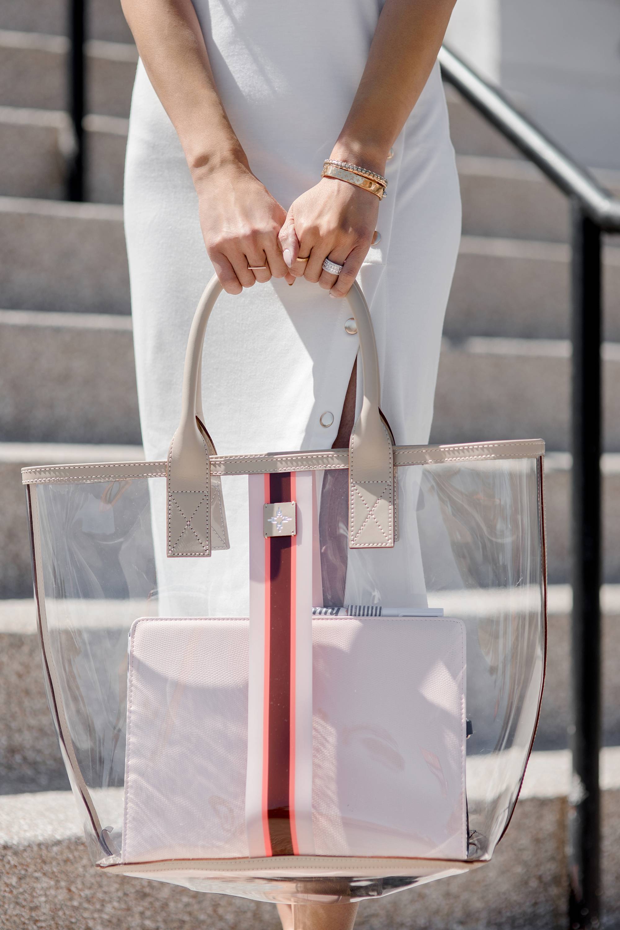 clear India Hicks tote - PINK SANDS TOTE on lifestyle blogger Diana Elizabeth 