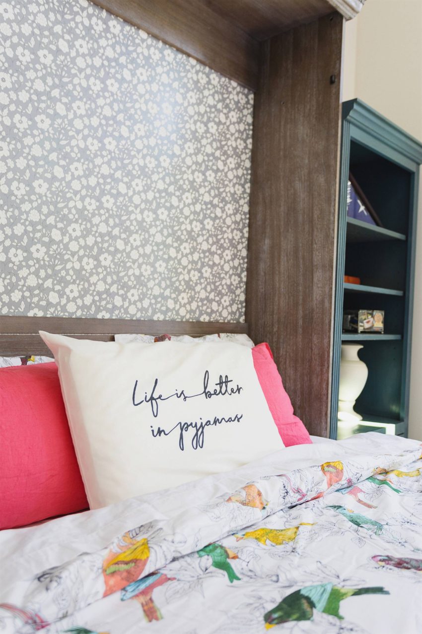 how to style and decorate a Murphy bed so it looks attractive try bookshelves