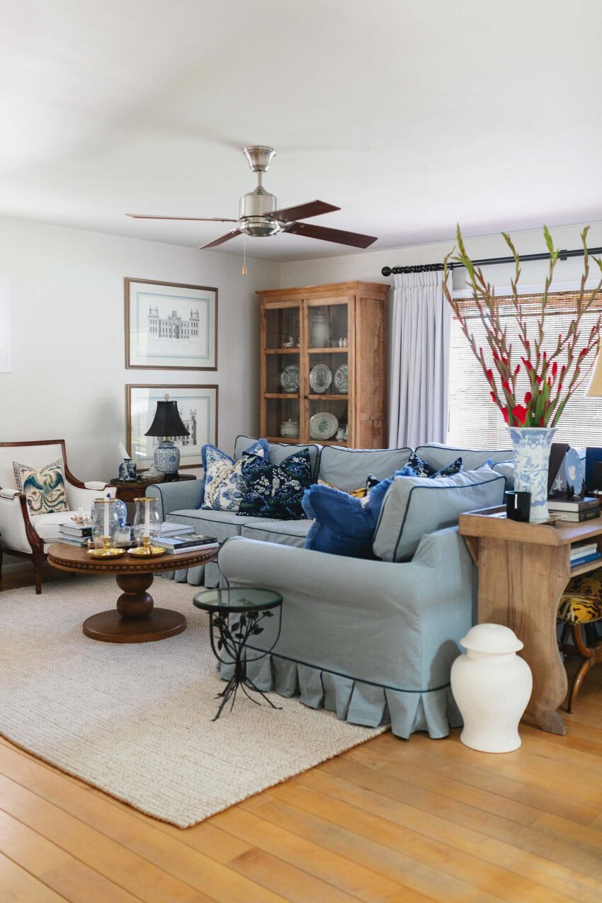 LivingroombluecouchpleatsblueandwhiteDianaElizabeth