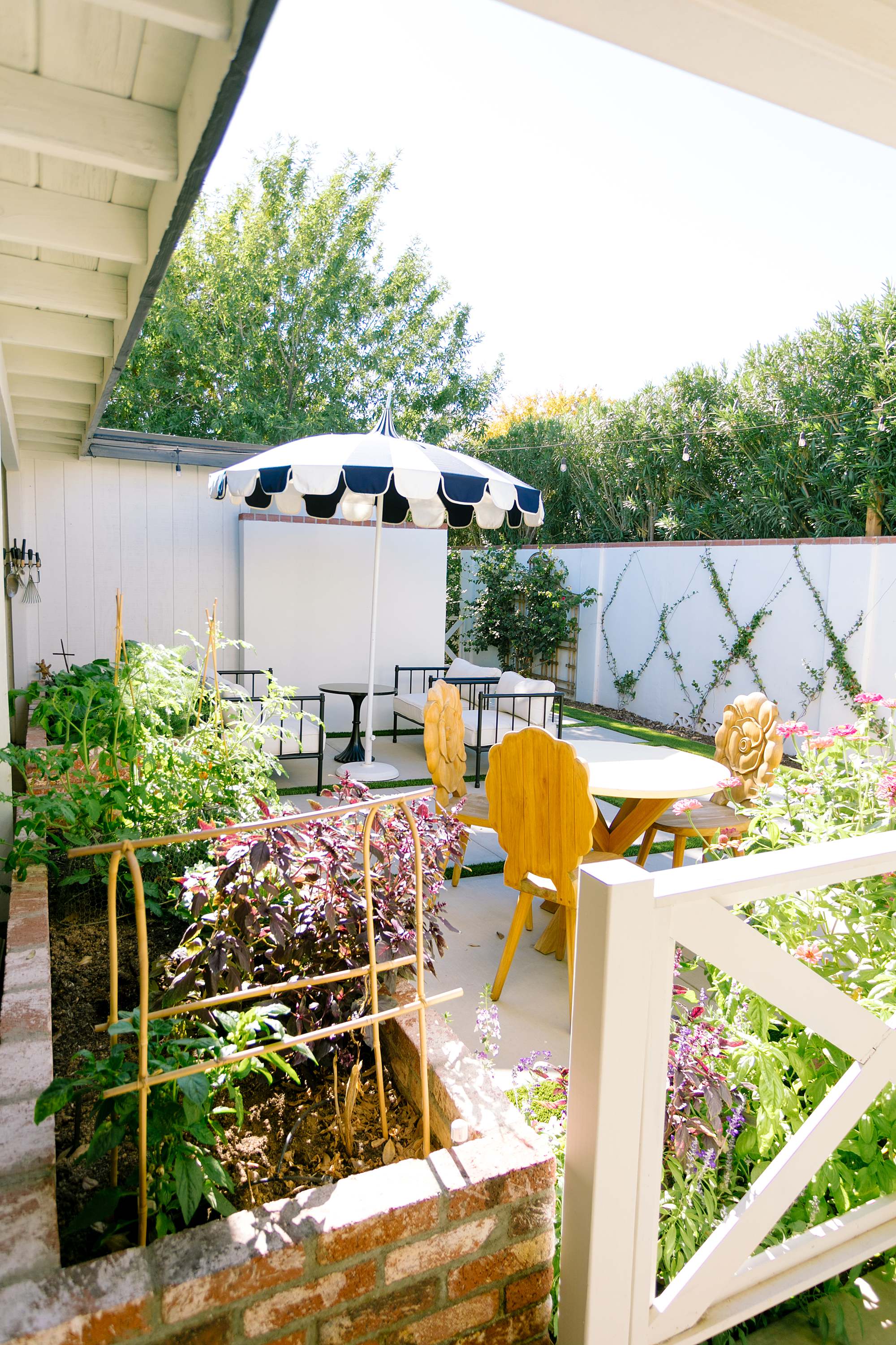 small backyard ideas kitchen garden raised brick beds backyard renovation faux UV artificial grass turf 