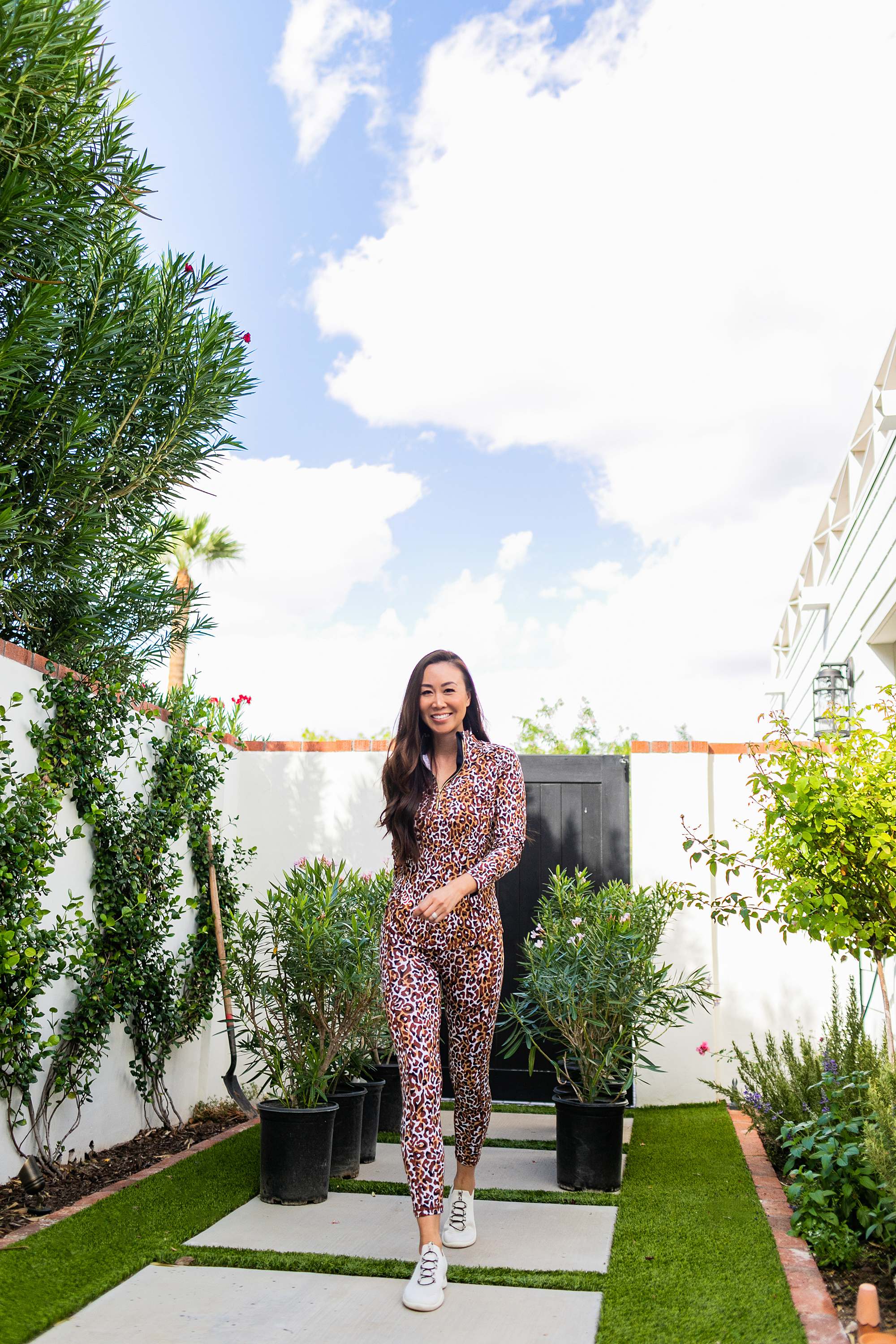 Phoenix garden blogger Diana Elizabeth wearing leopard print outfit head to toe Lilly Pulitzer UPF 50+ Luxletic Justine Pullover in Chocolate X Onyx My Favorite Spot