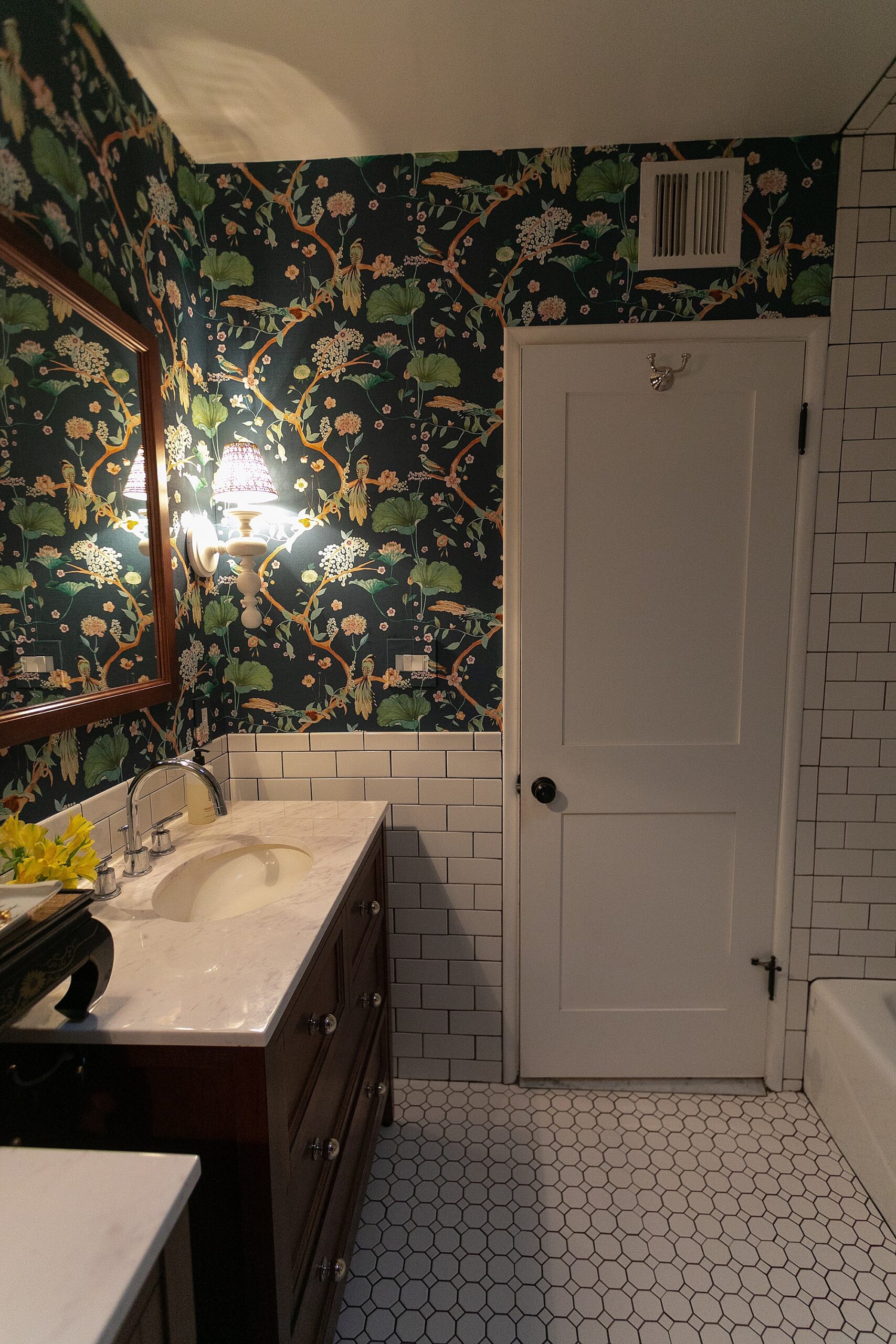 my-bathroom-wallpaper-makeover-dark-botanical-3252