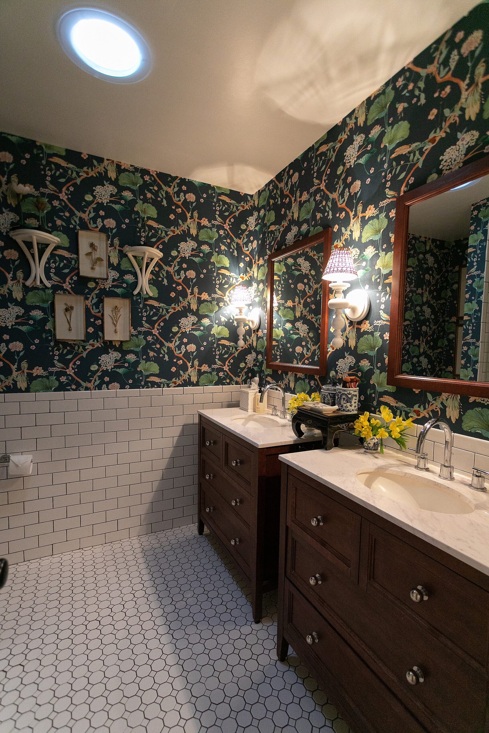 my-bathroom-wallpaper-makeover-dark-botanical-3253