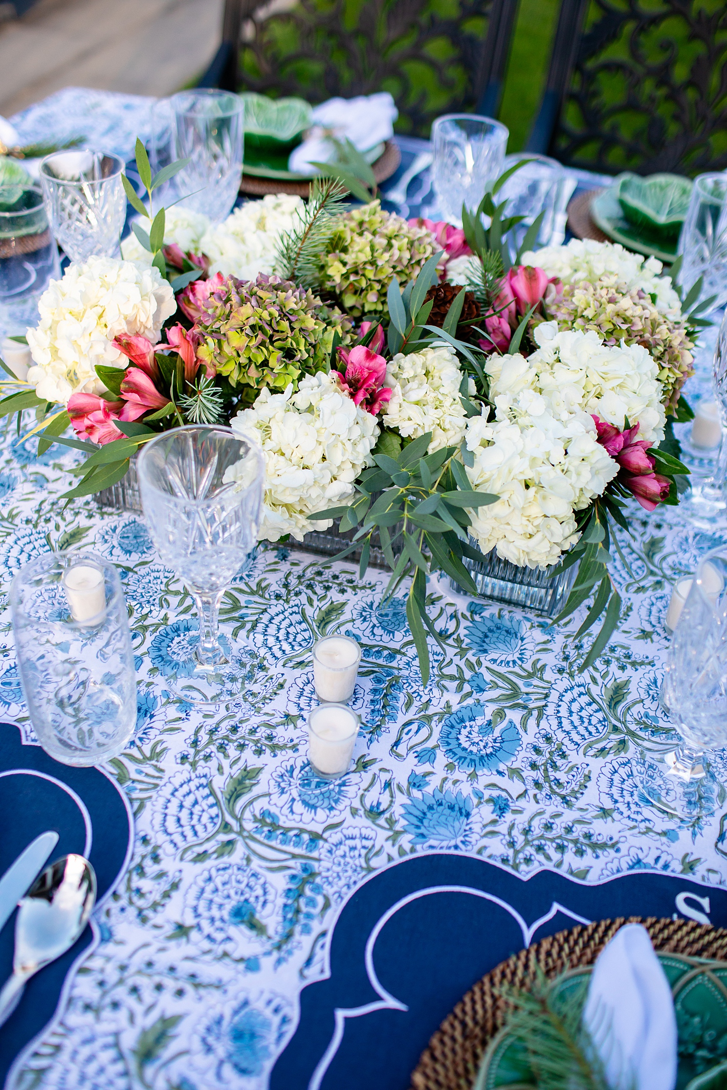 Alpine-inspired outdoor dining table décor