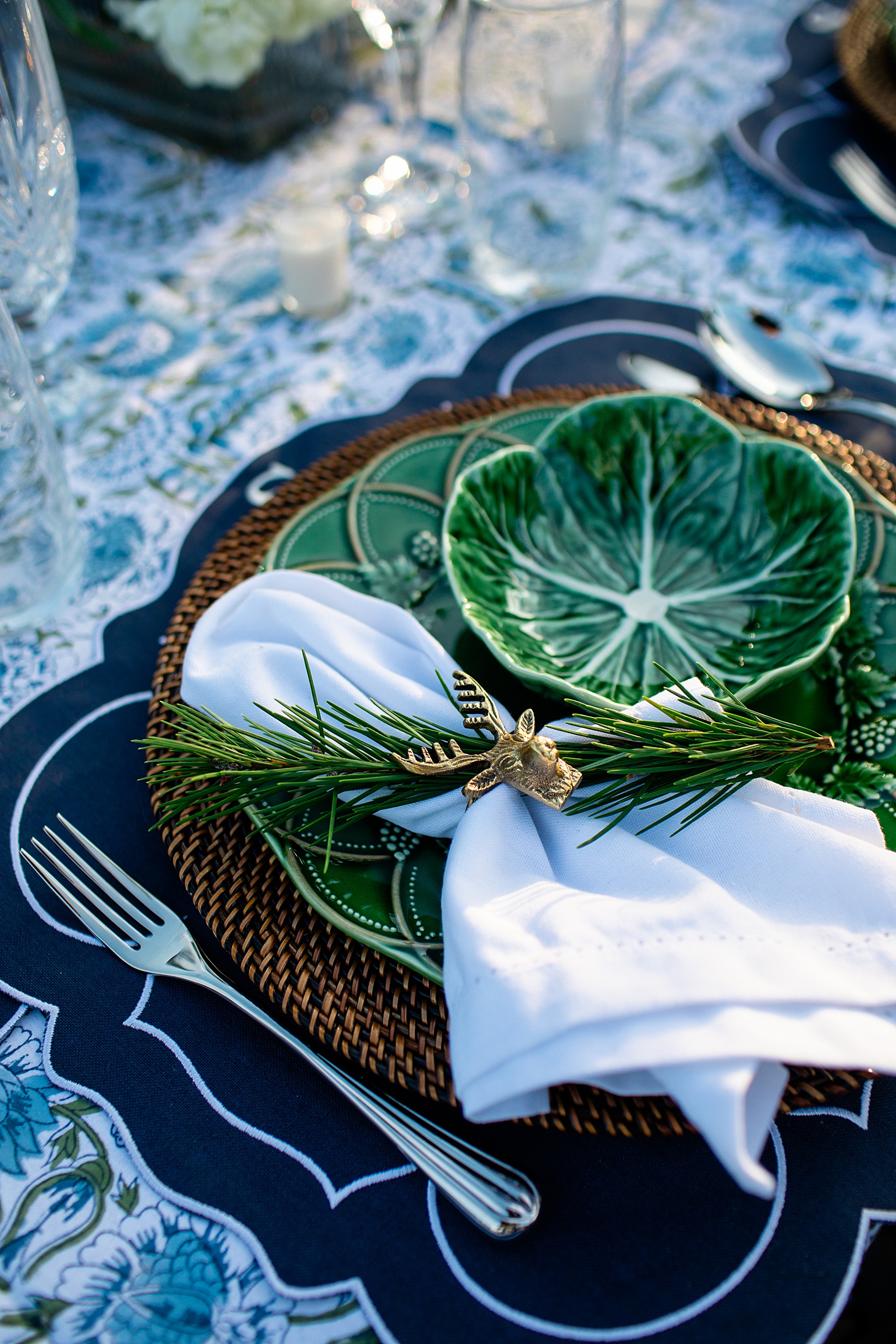 Alpine-inspired outdoor dining table décor