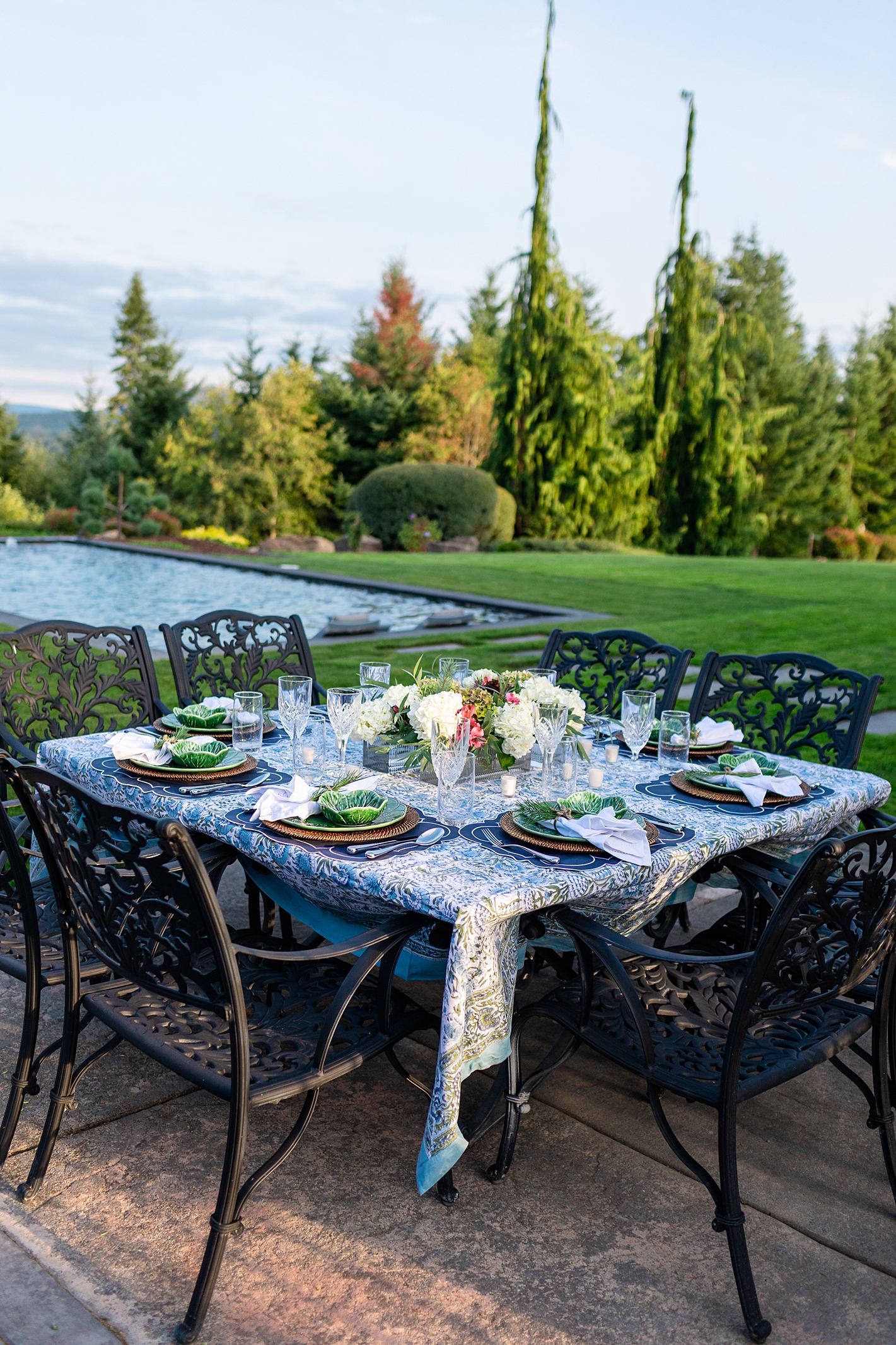 Alpine-inspired outdoor dining table décor