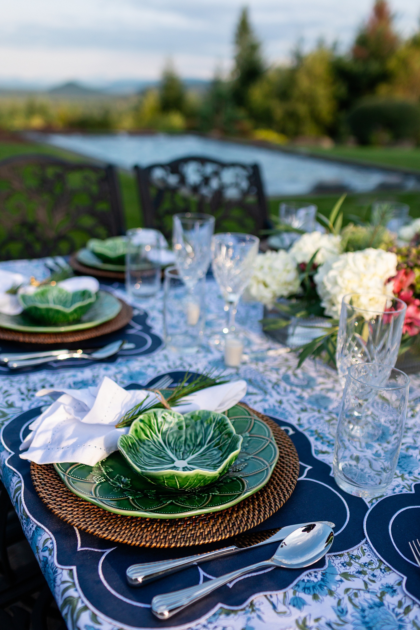Alpine-inspired outdoor dining table décor